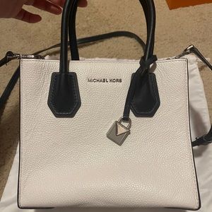 Michael Kors cross body hand bag in white and blue